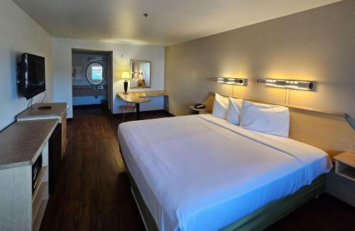 Thousand Palms Hotel | Rodeway Inn & Suites Thousand Palms - Rancho Mirage