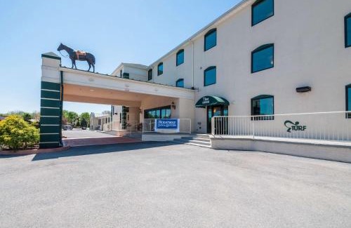 Charles Town Hotel | Rodeway Inn & Suites