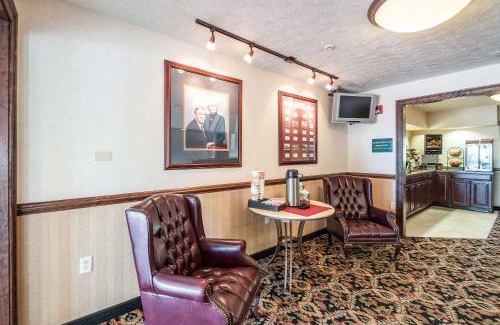 Charles Town Hotel | Rodeway Inn & Suites