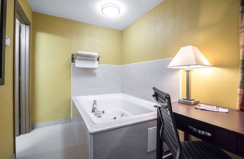 Towanda Hotel | Rodeway Inn Towanda