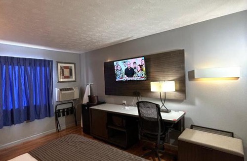 Emporia Hotel | Rodeway Inn