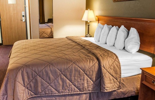 Espanola Hotel | Rodeway Inn