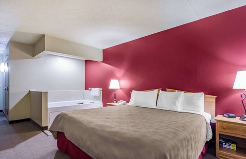 Hesston Hotel | Rodeway Inn
