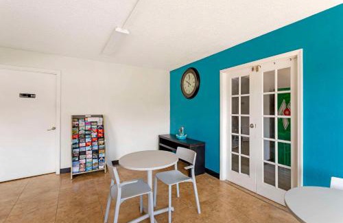 Orange Park Hotel | Rodeway Inn