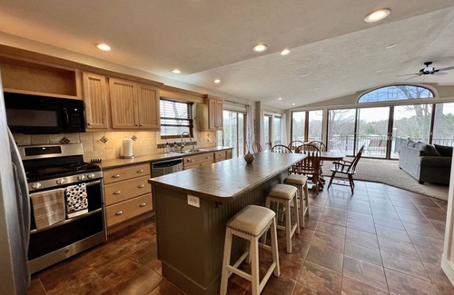 Big Rapids House | Rogers Pond & River Retreat | Grand Views | Kayaks