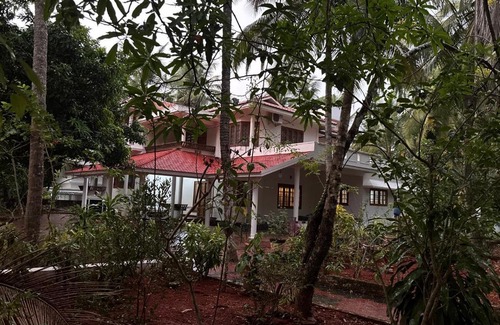 Kozhikode Villa | "Rohini Villa" 5 Bedroom Luxury Garden Villa in Kozhikode