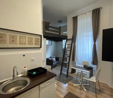 Nepszinhaz negyed Apartment | Roland Apartment Downtown - Pope Subway