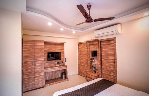 New Town House | Roli Residency
