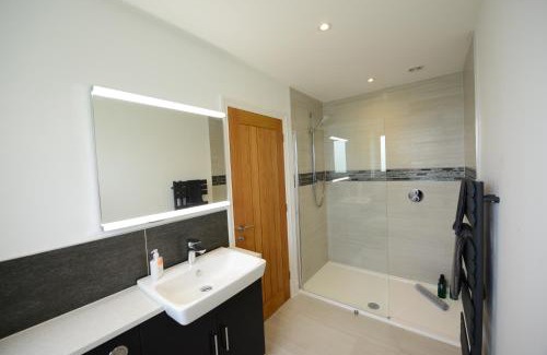Woodfalls House | Rollestone New Forest (HOT TUB)