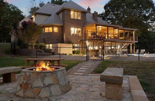 Branson West House | Rolling Hills Family Home