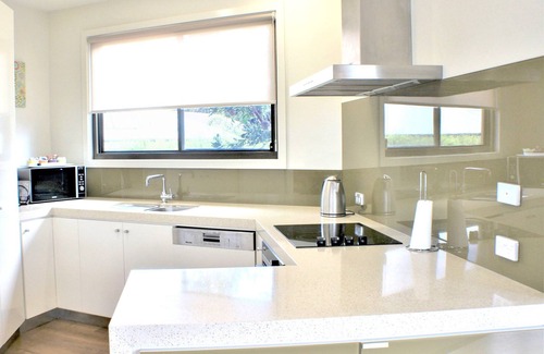 Merimbula Apartment | Rolling Waves 1 - Pet friendly 3 bedroom Apartment
