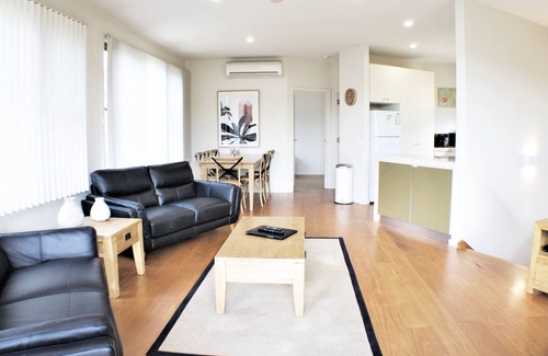 Merimbula Apartment | Rolling Waves 1 - Pet friendly 3 bedroom Apartment