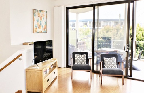 Merimbula Apartment | Rolling Waves 1 - Pet friendly 3 bedroom Apartment