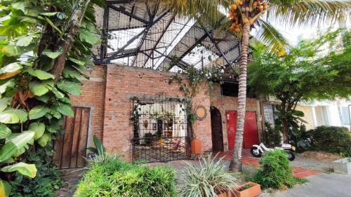 Cali House | RollinKeepers House