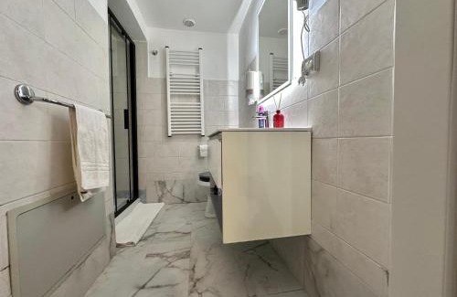 Rione XVIII Castro Pretorio Hostel | Român Holidays
