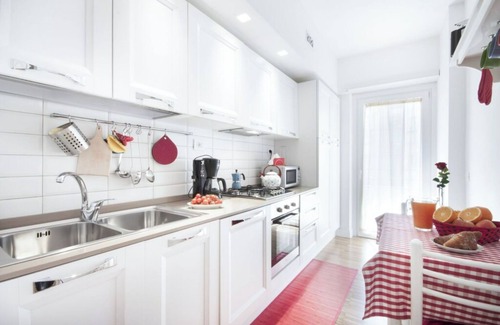 Appio Latino Apartment | Roma-Incantata, Central, Large Balcony, Next to the main Subway,(Metro A), Park.