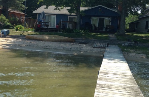 Central Lake Cottage | Roman Cottage on Intermediate Lake