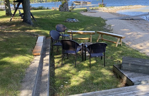 Central Lake Cottage | Roman Cottage on Intermediate Lake