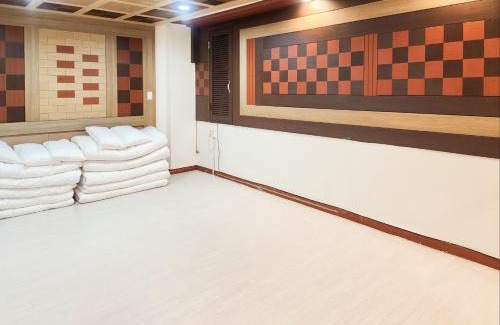 Geoyeo-dong Hotel | Romance Hotel