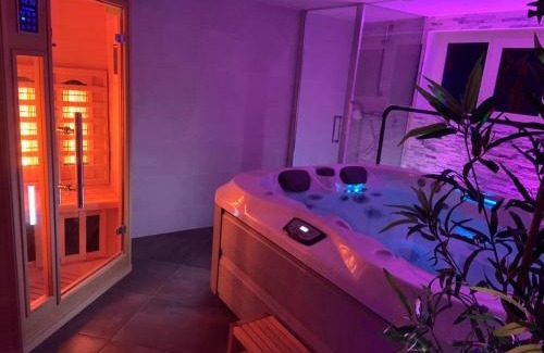 Deuil-la-Barre Apartment | *Romance Jacuzzi* Appartement Spa pour les amoureux ou les solos