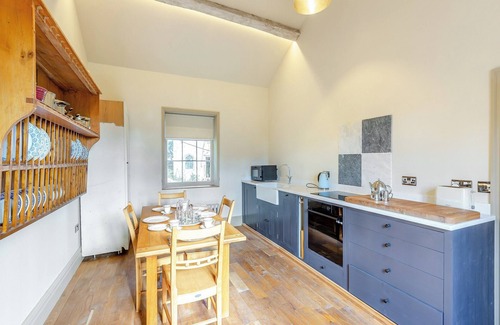 Kingswood Cottage | Romance, style and luxury are on offer in abundance in this countryside apartment.