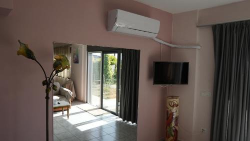 Patras Apartment | Romanos Patras studio