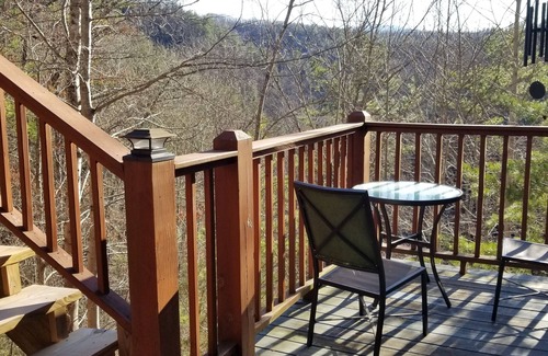 Townsend Cabin | Romans 15:13-WEARSVALLEY~10 mil heart Pig Forge, Hotub, gas grill-NO EXTRA FEES