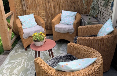 Den Ham Apartment | Romantic 2-bedroom appartement with private hottub sauna and gamesroom