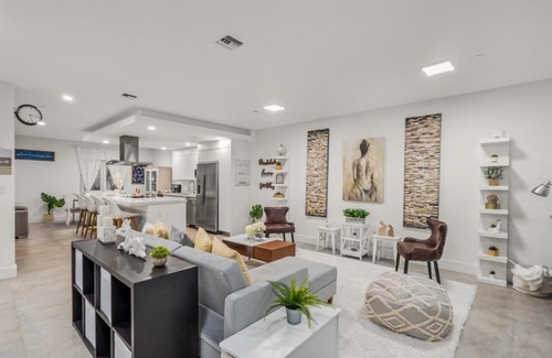 The Roads Apartment | Romantic 3BD House/Rooftop,BBQ, Hot Tube