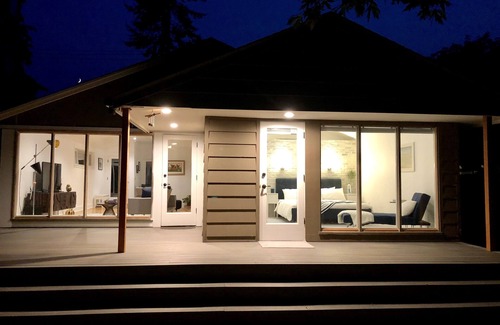 Lawton Park House | Romantic and Charming Magnolia Mid-Century Modern - 1 block from Discovery park