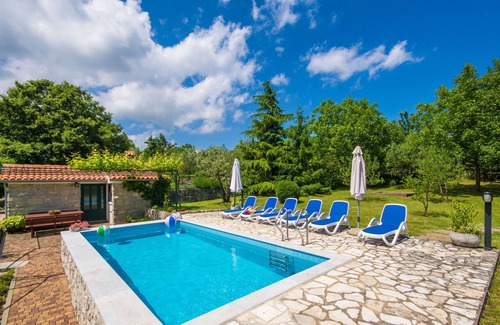 Presika Villa | Romantic and family-friendly pool Villa, minutes from the beach