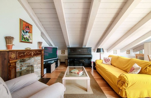 Novazzano Apartment | Romantic apartment with swimming pool and garden (CASTELLO DI BRUSATA)