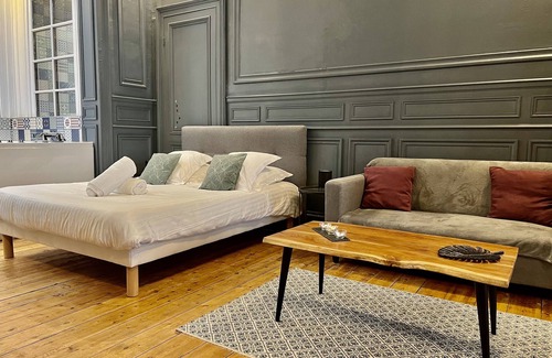Calais Apartment | Romantic apartment with jacuzzi