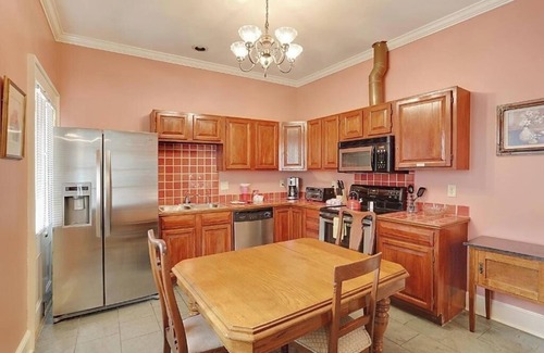 French Quarter Hotel | Romantic Balcony Suite in French Quarter – Steps from Bourbon & Jackson Square