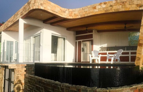 San Juan del Sur House | Romantic Beachfront Retreat - Surf, Pool & Views