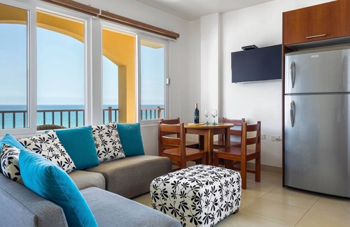 Manta Apartment | Romantic Beachfront 1-BR Suite with Balcony and Pool in Santa Marianita