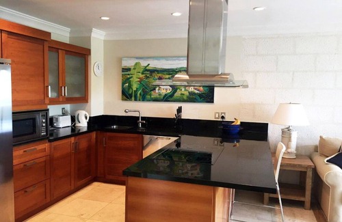 Old Trees Bay Apartment | Romantic Beachfront Condo - Waterside 402
