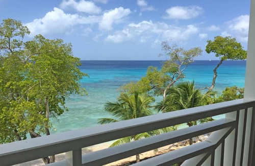 Old Trees Bay Apartment | Romantic Beachfront Condo - Waterside 402