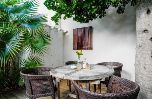 Morne Criquet House | Romantic Bungalow near Beach with Shared Pool