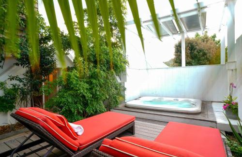 Morne Criquet House | Romantic Bungalow near Beach with Shared Pool