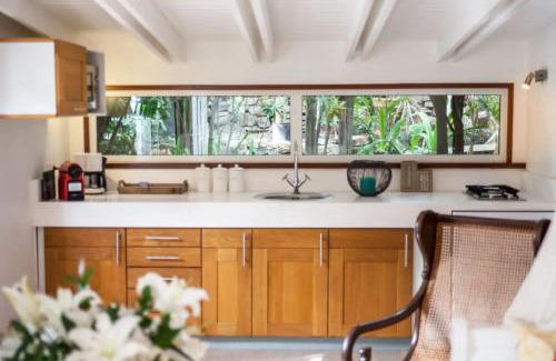 Morne Criquet House | Romantic Bungalow near Beach with Shared Pool