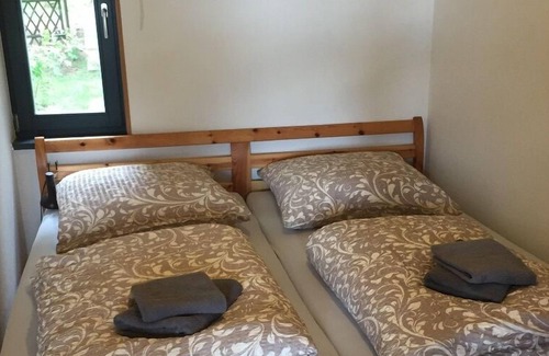 Friedrichshoehe Apartment | Romantic bungalow (56sqm) with a view of the Thuringian mountains