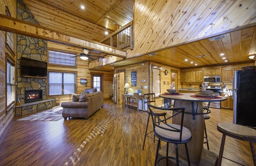 Broken Bow Cabin | Romantic Cabin: Hot Tub, Jetted Tub & Fire Pit Under the Stars. Dogs OK w/fee