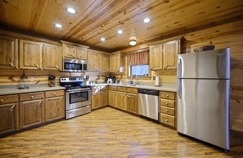 Broken Bow Cabin | Romantic Cabin: Hot Tub, Jetted Tub & Fire Pit Under the Stars. Dogs OK w/fee