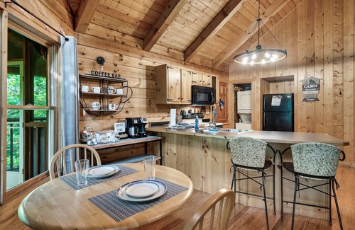 Sevierville Cabin | Romantic cabin in the woods with private hot tub and WiFi