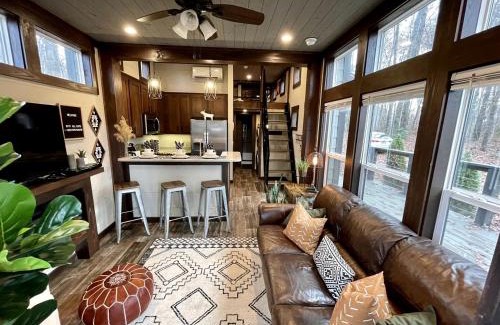 Monteagle House | Romantic Cabin Nestled Amidst Trees in Monteagle, Tennessee