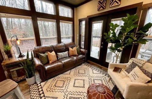 Monteagle House | Romantic Cabin Nestled Amidst Trees in Monteagle, Tennessee