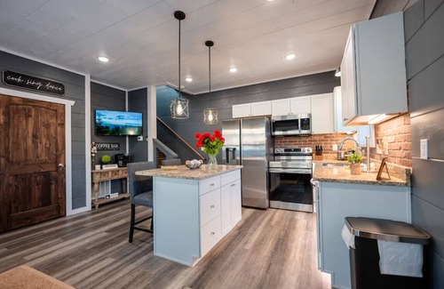 Gatlinburg Cabin | Romantic Cabin Retreat By Ghosal Luxury Lodging