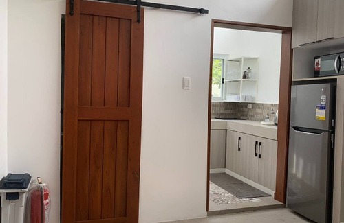 Amadeo Cabin | Romantic Cabin Retreat with Garden View + Parking