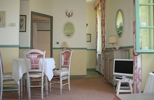 Montbrun-les-Bains Apartment | Romantic Château Stay Rhône